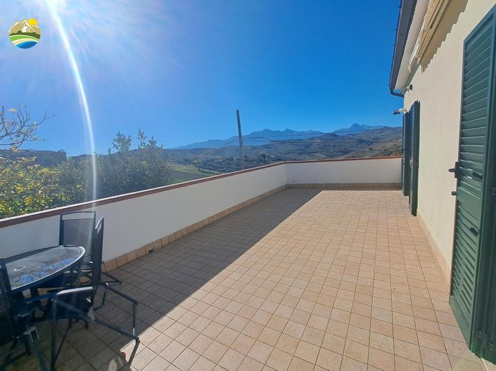 Image No.2-Maison de campagne de 5 chambres à vendre à Cellino Attanasio