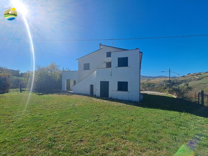 Image No.5-Maison de campagne de 5 chambres à vendre à Cellino Attanasio