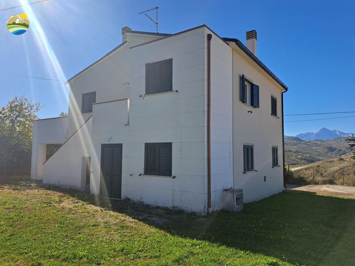 Image No.6-Maison de campagne de 5 chambres à vendre à Cellino Attanasio