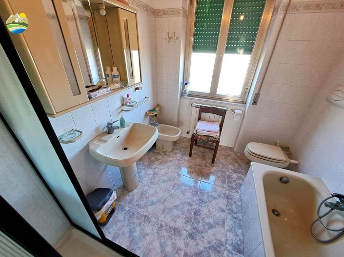 Image No.19-2 Bed Country House for sale