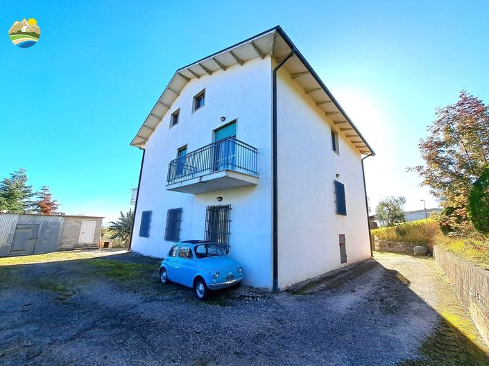 Image No.2-2 Bed Country House for sale