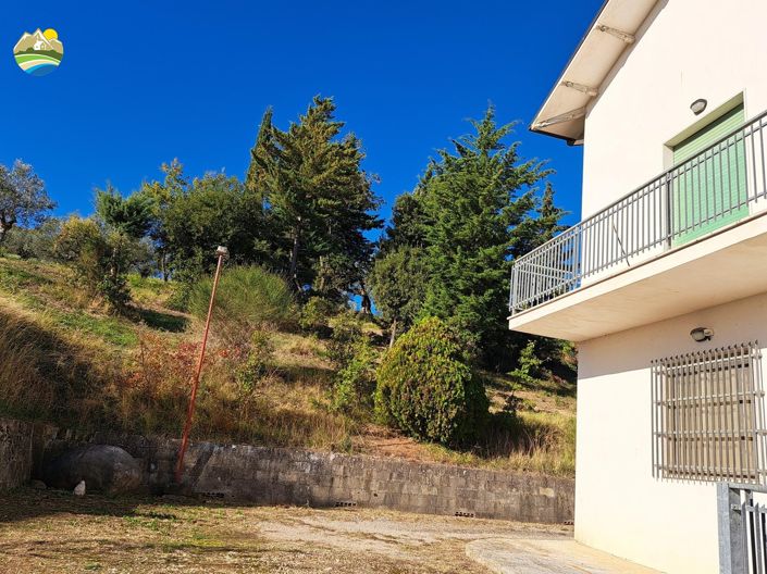 Image No.4-2 Bed Country House for sale