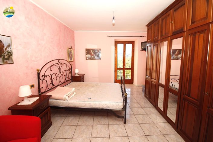 Image No.13-2 Bed Townhouse for sale