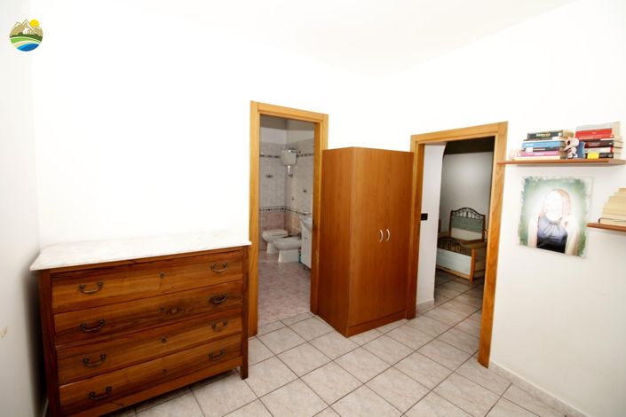 Image No.15-2 Bed Townhouse for sale