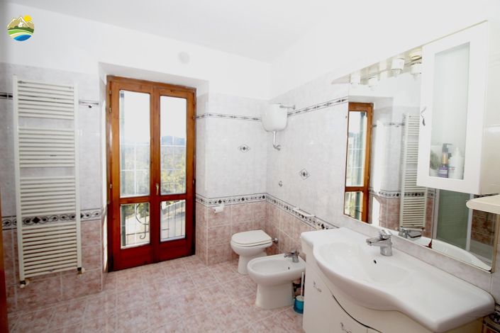 Image No.16-2 Bed Townhouse for sale