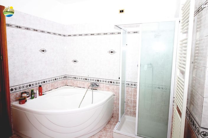 Image No.17-2 Bed Townhouse for sale