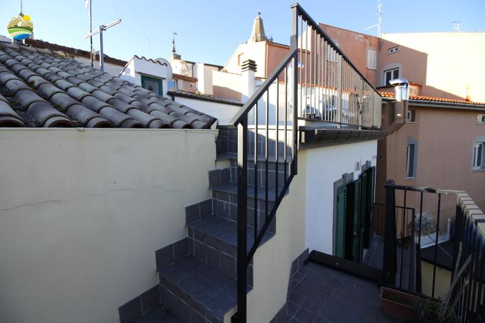 Image No.20-2 Bed Townhouse for sale