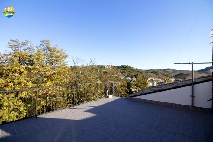 Image No.23-2 Bed Townhouse for sale