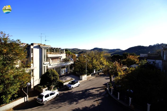 Image No.25-2 Bed Townhouse for sale