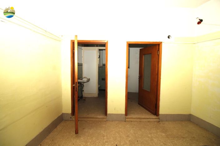 Image No.28-2 Bed Townhouse for sale