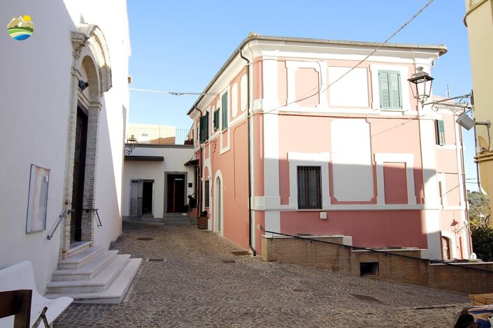 Image No.29-2 Bed Townhouse for sale