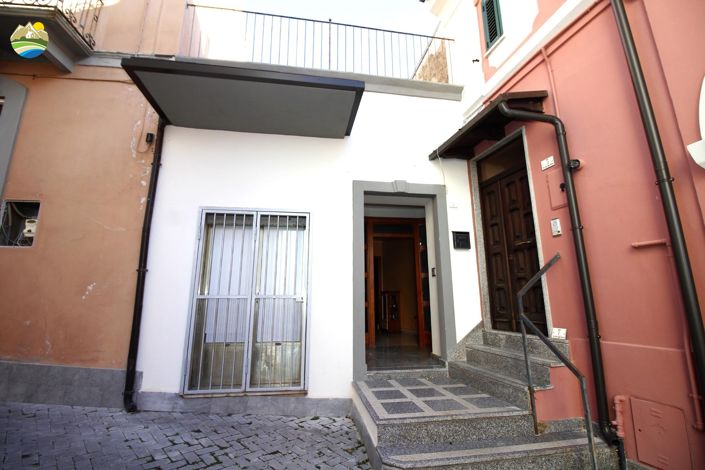 Image No.5-2 Bed Townhouse for sale