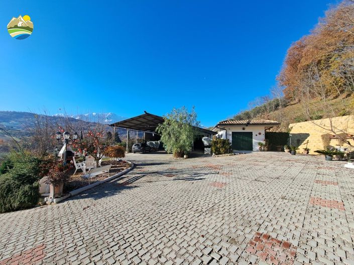 Image No.23-Maison de campagne de 3 chambres à vendre à Bisenti