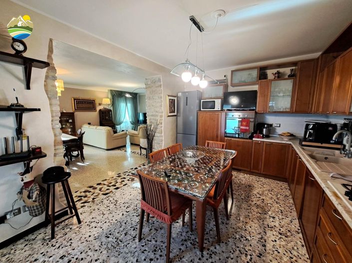 Image No.24-Maison de campagne de 3 chambres à vendre à Bisenti