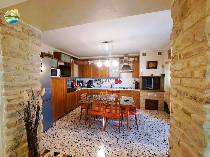 Image No.25-Maison de campagne de 3 chambres à vendre à Bisenti