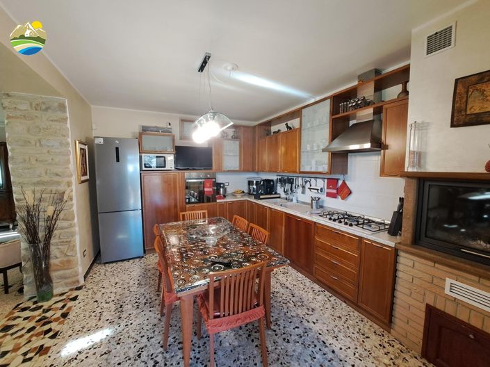 Image No.26-Maison de campagne de 3 chambres à vendre à Bisenti