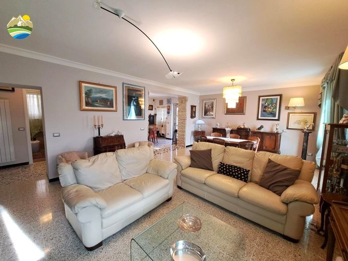 Image No.29-Maison de campagne de 3 chambres à vendre à Bisenti