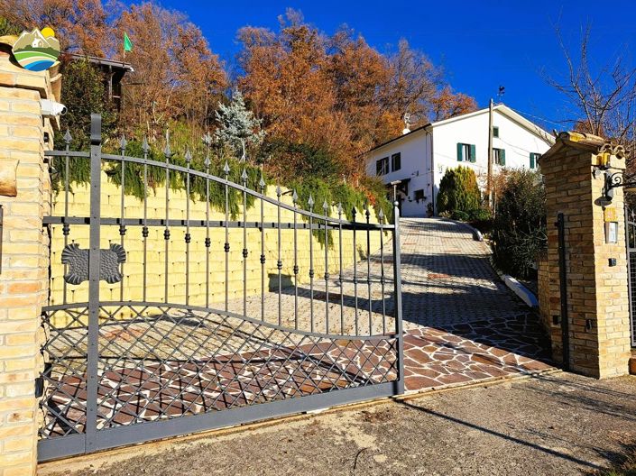 Image No.44-Maison de campagne de 3 chambres à vendre à Bisenti