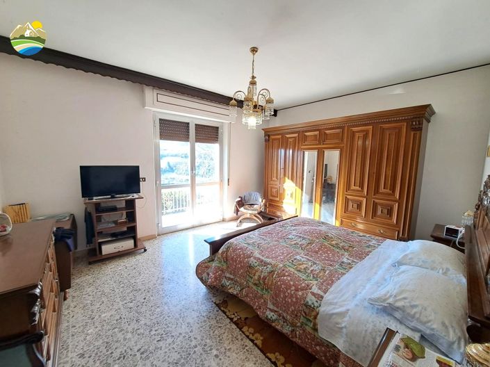 Image No.13-3 Bed Country House for sale