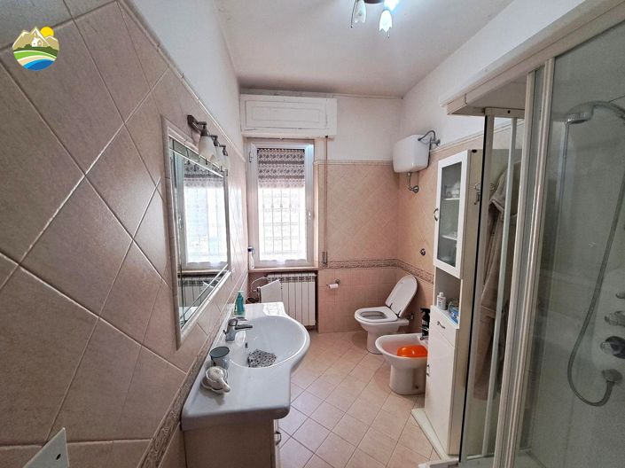 Image No.16-3 Bed Country House for sale