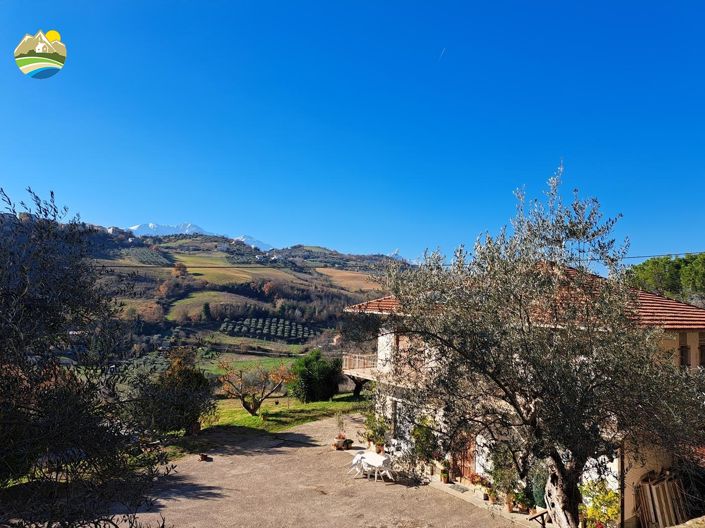 Image No.25-3 Bed Country House for sale