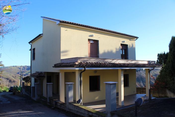 Montefino, Property