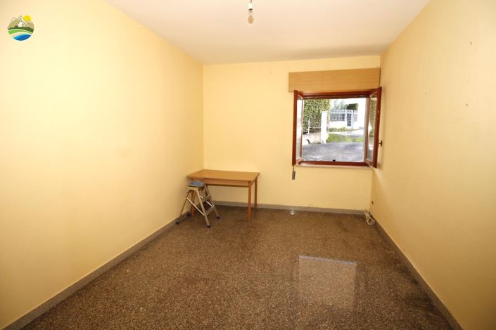 Image No.11-3 Bed Property for sale