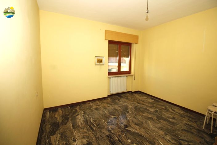 Image No.12-3 Bed Property for sale