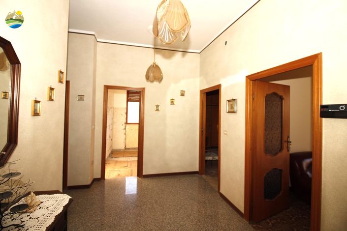 Image No.19-3 Bed Property for sale