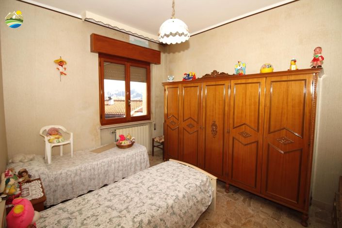 Image No.22-3 Bed Property for sale