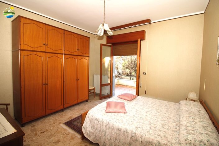 Image No.25-3 Bed Property for sale