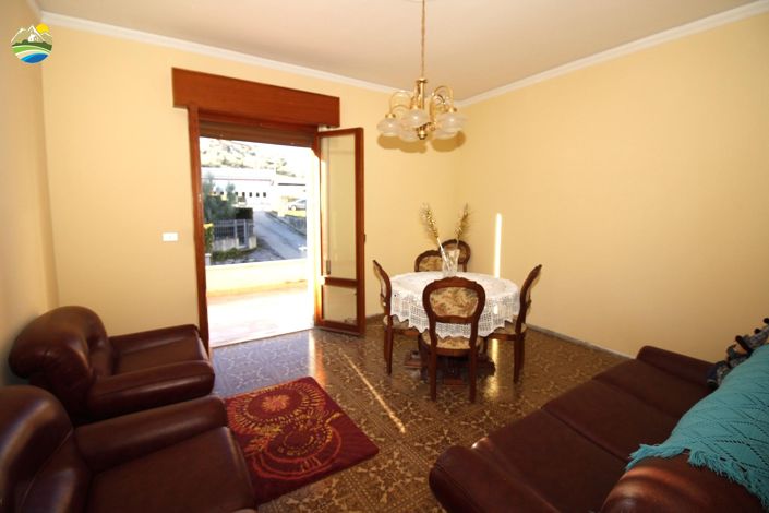 Image No.26-3 Bed Property for sale