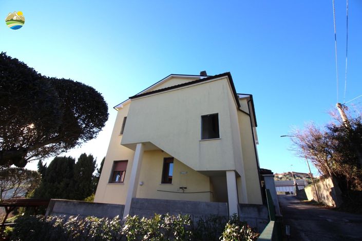 Image No.34-3 Bed Property for sale