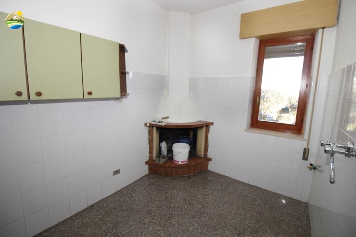 Image No.10-3 Bed Property for sale