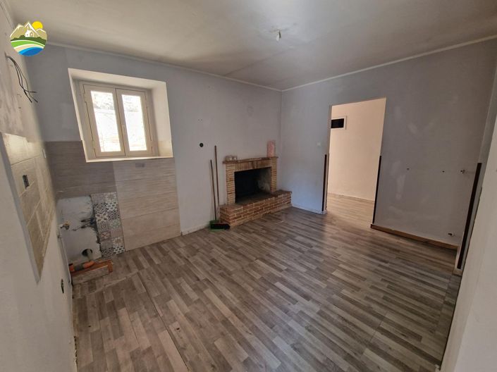 Image No.8-2 Bed Townhouse for sale