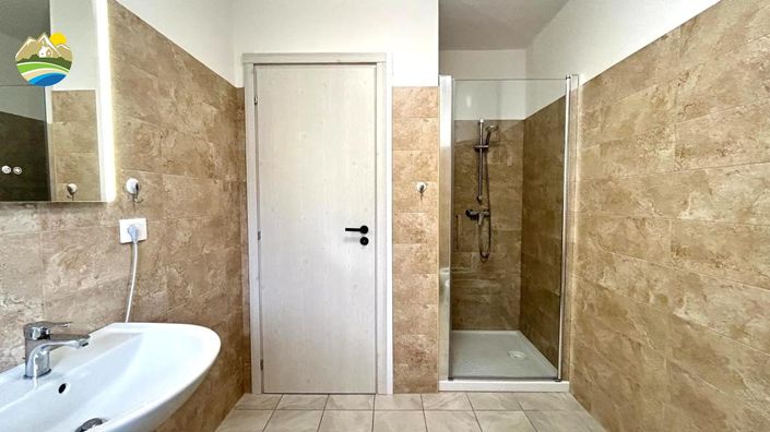 Image No.17-2 Bed Country House for sale