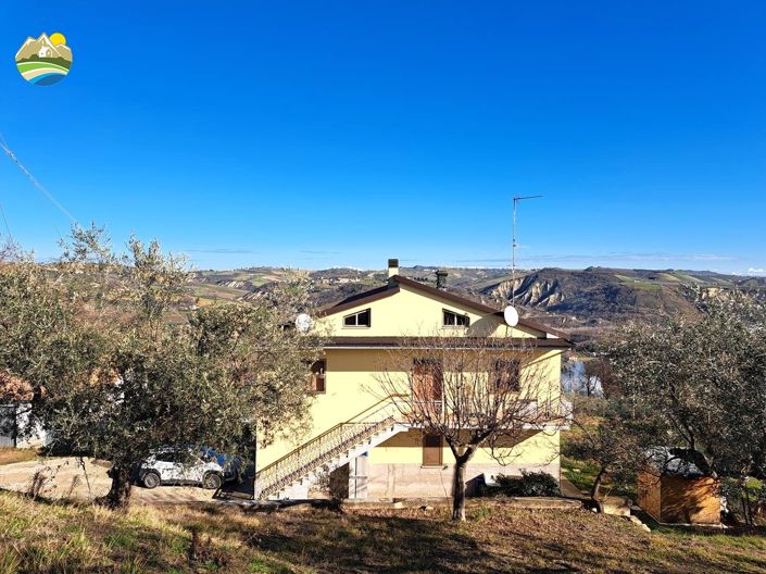 Image No.6-Maison de campagne de 7 chambres à vendre à Castiglione Messer Raimondo