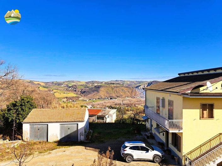 Image No.8-Maison de campagne de 7 chambres à vendre à Castiglione Messer Raimondo