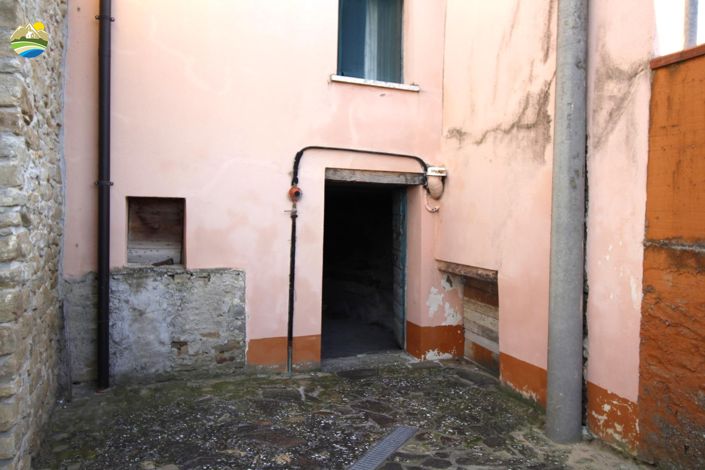 Image No.14-2 Bed Country House for sale