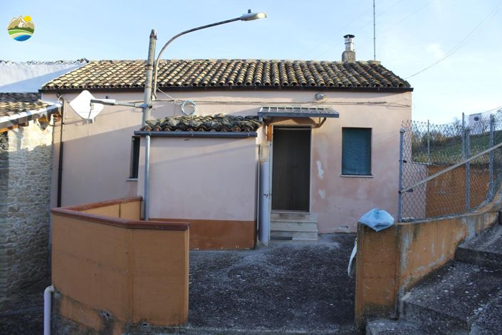 Image No.5-2 Bed Country House for sale