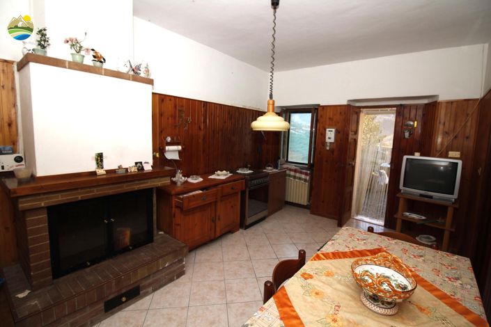 Image No.6-2 Bed Country House for sale