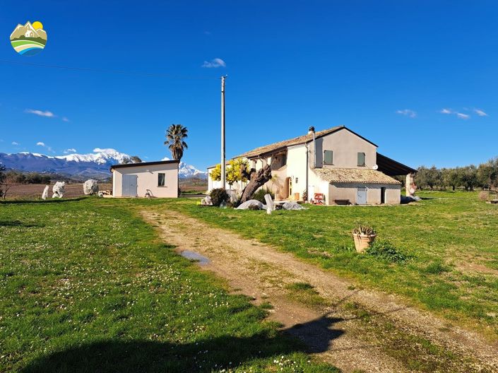 Image No.25-4 Bed Country House for sale