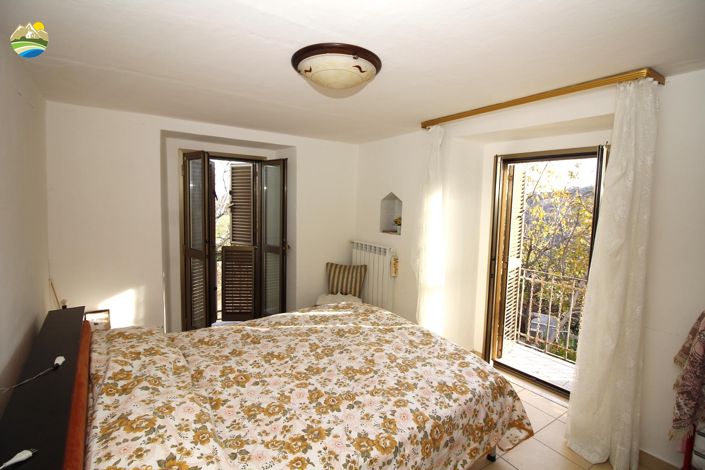 Image No.19-3 Bed Property for sale