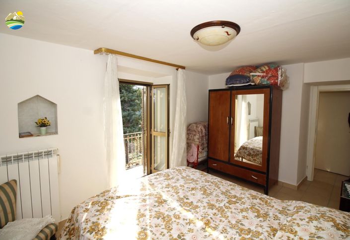 Image No.20-3 Bed Property for sale