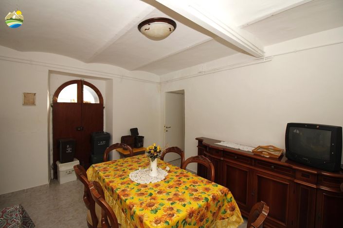 Image No.6-3 Bed Property for sale