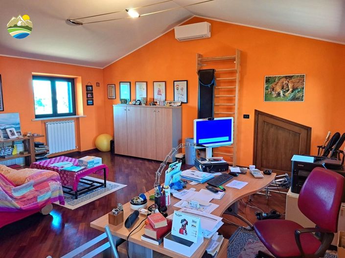 Image No.39-Villa de 4 chambres à vendre à Citta Sant'Angelo