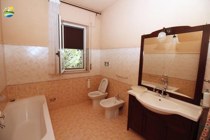 Image No.16-Maison de campagne de 4 chambres à vendre à Montefino