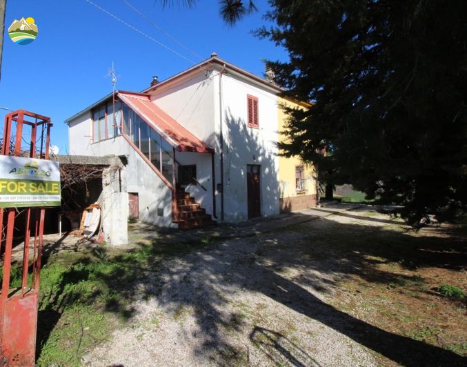 Image No.2-Maison de campagne de 4 chambres à vendre à Montefino