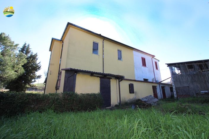 Image No.3-Maison de campagne de 4 chambres à vendre à Montefino