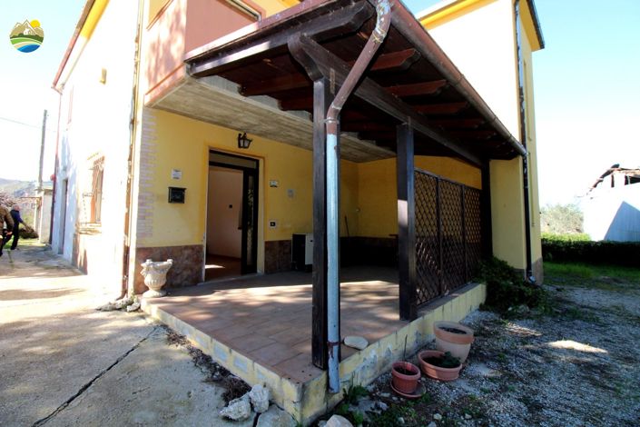 Image No.4-Maison de campagne de 4 chambres à vendre à Montefino